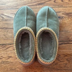 Olive Green Ugg Moccasins Women size 9